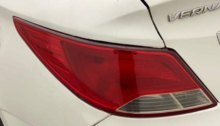 2016 Hyundai Verna 1.6 VTVT S, Petrol, Manual, 47,992 km, Left tail light - Minor scratches