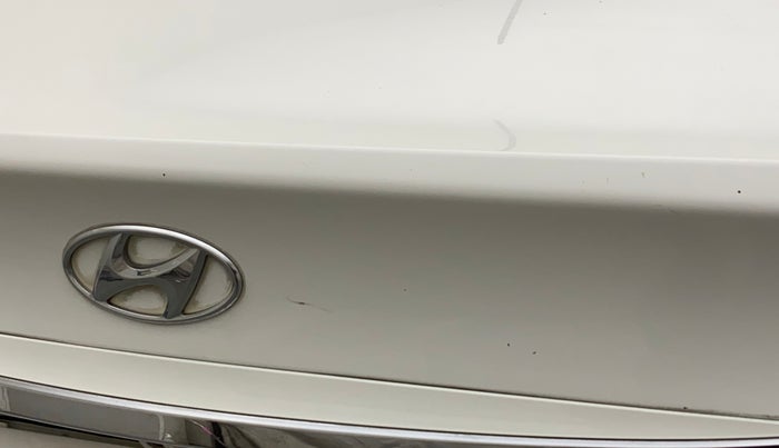 2016 Hyundai Verna 1.6 VTVT S, Petrol, Manual, 47,992 km, Dicky (Boot door) - Minor scratches