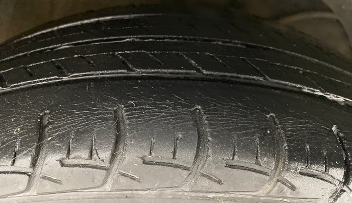 2017 Maruti Baleno DELTA 1.2 K12, Petrol, Manual, 66,058 km, Right Front Tyre Tread