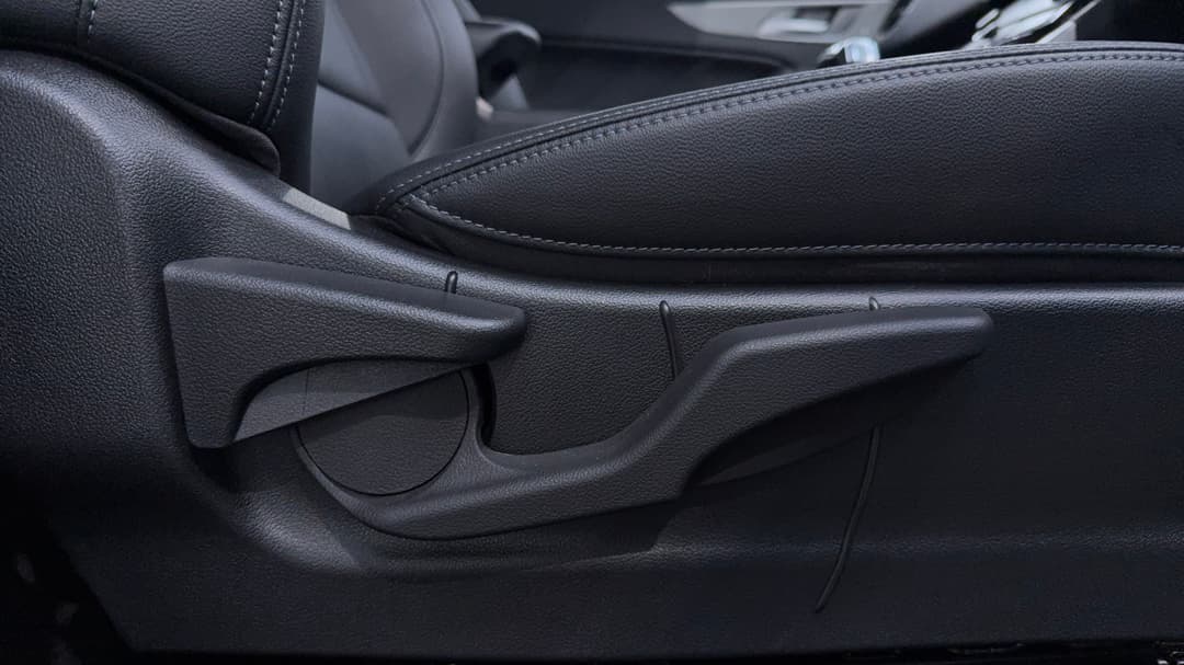 2025 GWM Cannon Premium (4x4), Automatic, 11715 km, Drivers Side Adjustment Panel