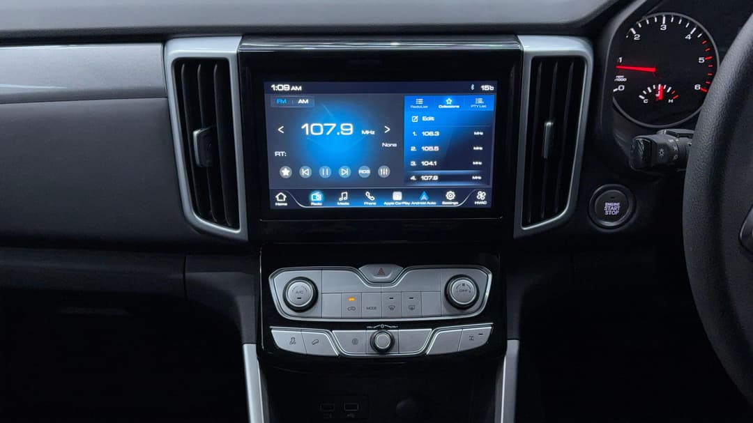 2025 GWM Cannon Premium (4x4), Automatic, 11715 km, Center Console