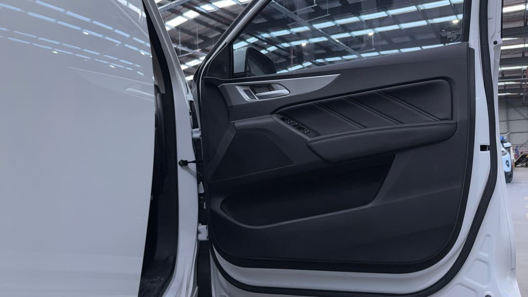 2025 GWM Cannon Premium (4x4), Automatic, 11715 km, Speaker View