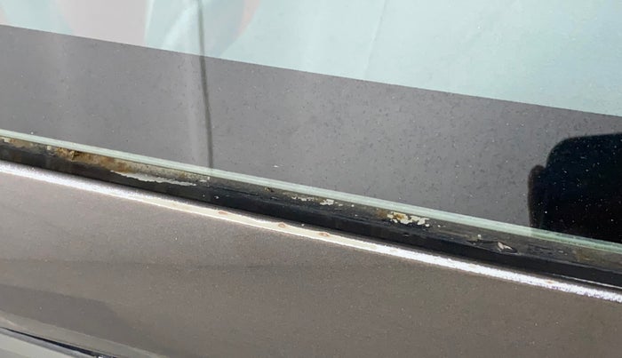 2015 Honda Amaze 1.2L I-VTEC S, Petrol, Manual, 34,026 km, Right A pillar - Slightly rusted