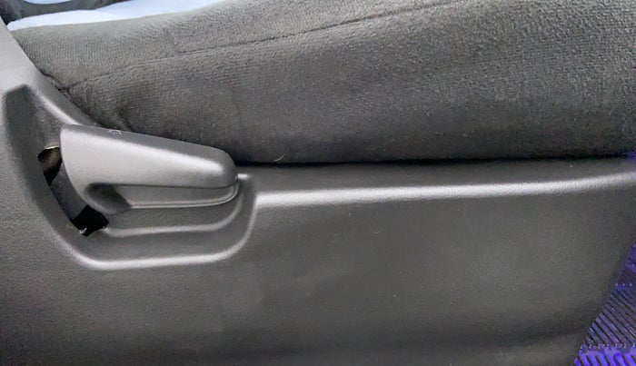 2018 Maruti Wagon R 1.0 LXI CNG, CNG, Manual, 51,871 km, Driver Side Adjustment Panel