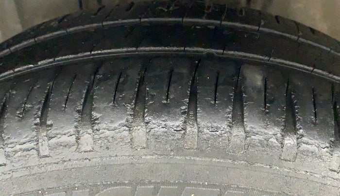 2017 Toyota Etios Liva GD, Diesel, Manual, 62,417 km, Left Front Tyre Tread