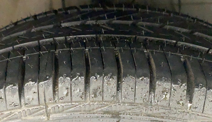 2017 Toyota Etios Liva GD, Diesel, Manual, 62,417 km, Right Front Tyre Tread