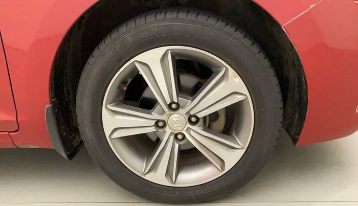 2017 Hyundai Verna 1.6 VTVT SX, Petrol, Manual, 58,233 km, Right Front Wheel