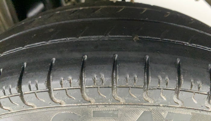 2017 Maruti Alto 800 LXI, Petrol, Manual, 53,238 km, Left Rear Tyre Tread