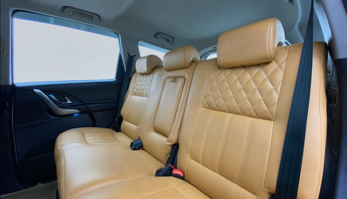 2019 Mahindra XUV500 W9, Diesel, Manual, 66,576 km, Right Side Rear Door Cabin