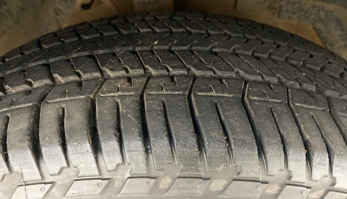 2019 Mahindra XUV500 W9, Diesel, Manual, 66,576 km, Right Front Tyre Tread