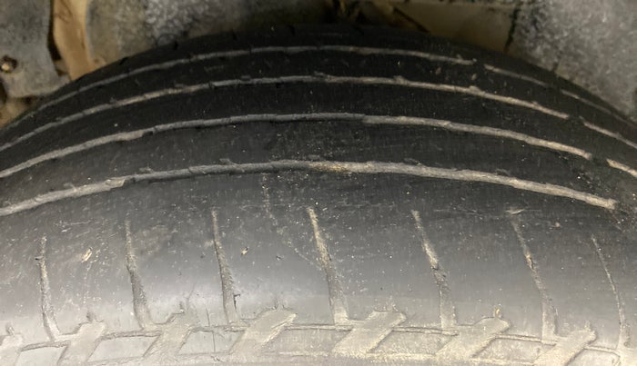 2019 Mahindra XUV500 W9, Diesel, Manual, 66,576 km, Right Rear Tyre Tread