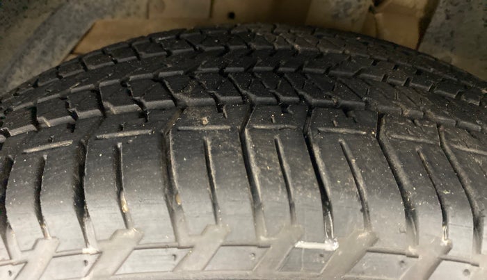 2019 Mahindra XUV500 W9, Diesel, Manual, 66,576 km, Left Front Tyre Tread