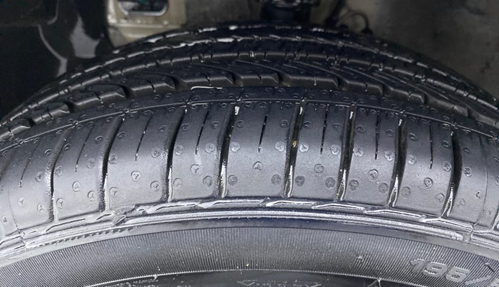 2015 Hyundai Elite i20 ASTA 1.2 (O), Petrol, Manual, 79,975 km, Left Front Tyre Tread