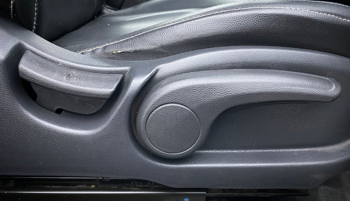 2015 Hyundai Elite i20 ASTA 1.2 (O), Petrol, Manual, 79,975 km, Driver Side Adjustment Panel