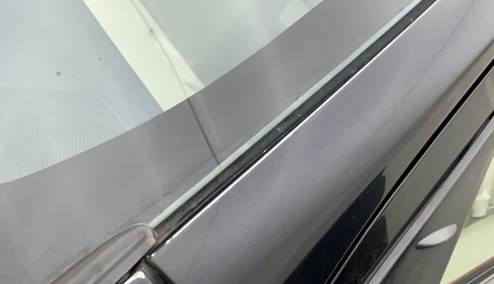 2017 Toyota Etios Liva VX DUAL TONE, Petrol, Manual, 49,156 km, Left A pillar - Paint is slightly faded