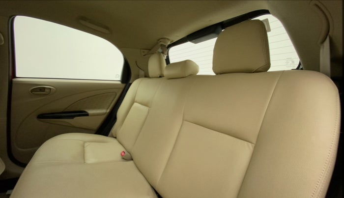 2017 Toyota Etios Liva VX DUAL TONE, Petrol, Manual, 49,156 km, Right Side Rear Door Cabin