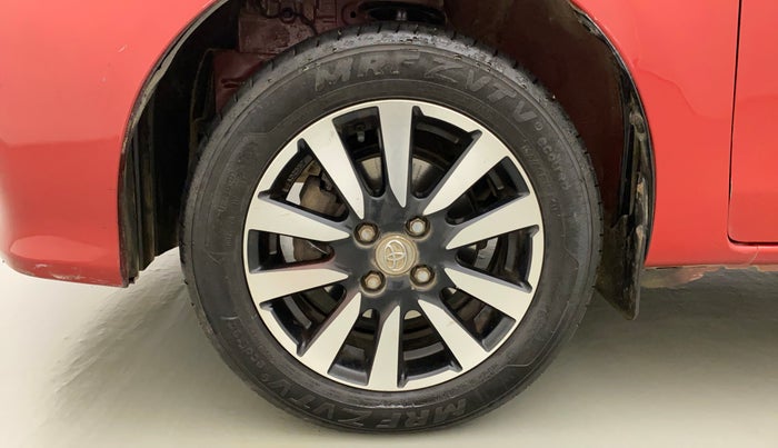 2017 Toyota Etios Liva VX DUAL TONE, Petrol, Manual, 49,156 km, Left Front Wheel
