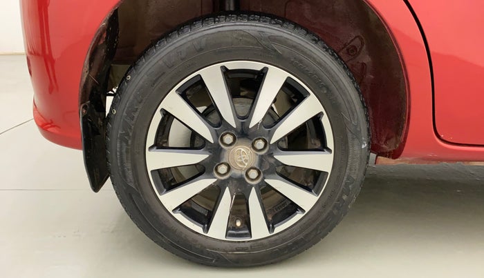 2017 Toyota Etios Liva VX DUAL TONE, Petrol, Manual, 49,156 km, Right Rear Wheel