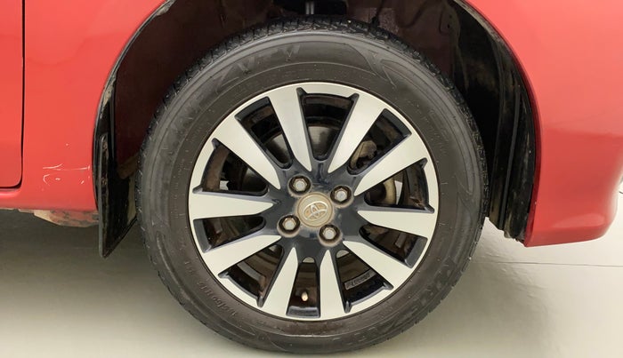 2017 Toyota Etios Liva VX DUAL TONE, Petrol, Manual, 49,156 km, Right Front Wheel