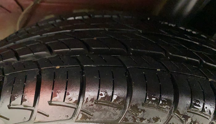 2017 Toyota Etios Liva VX DUAL TONE, Petrol, Manual, 49,156 km, Left Rear Tyre Tread