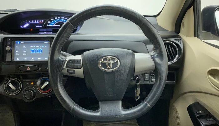 2017 Toyota Etios Liva VX DUAL TONE, Petrol, Manual, 49,156 km, Steering Wheel Close Up