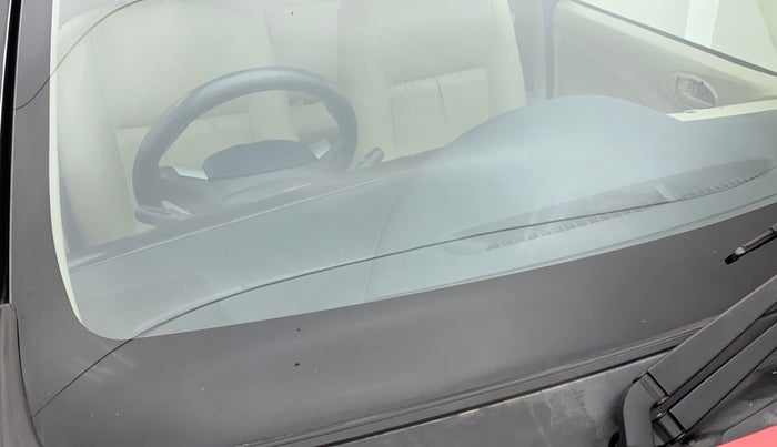 2017 Toyota Etios Liva VX DUAL TONE, Petrol, Manual, 49,156 km, Front windshield - Minor spot on windshield