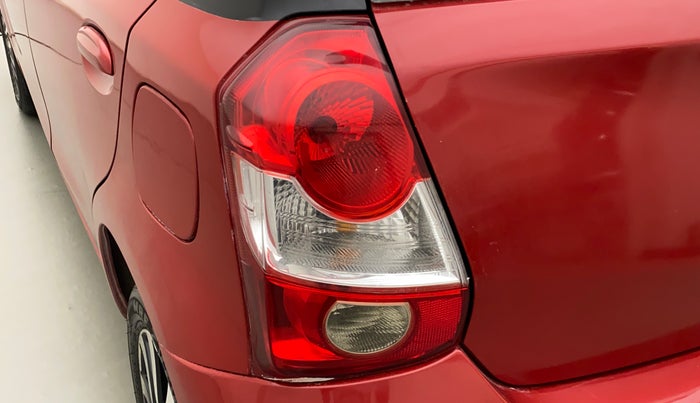 2017 Toyota Etios Liva VX DUAL TONE, Petrol, Manual, 49,156 km, Left tail light - Minor scratches