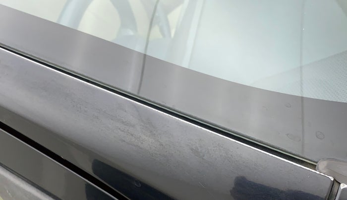 2017 Toyota Etios Liva VX DUAL TONE, Petrol, Manual, 49,156 km, Right A pillar - Paint is slightly faded