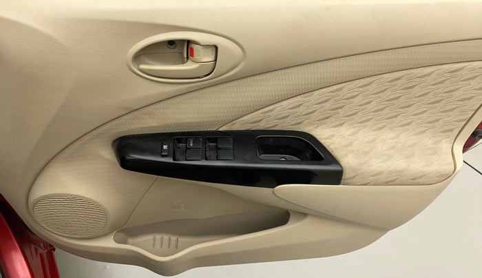 2017 Toyota Etios Liva VX DUAL TONE, Petrol, Manual, 49,156 km, Driver Side Door Panels Control