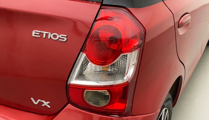 2017 Toyota Etios Liva VX DUAL TONE, Petrol, Manual, 49,156 km, Right tail light - Minor scratches