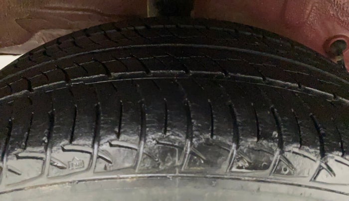 2017 Toyota Etios Liva VX DUAL TONE, Petrol, Manual, 49,156 km, Right Rear Tyre Tread