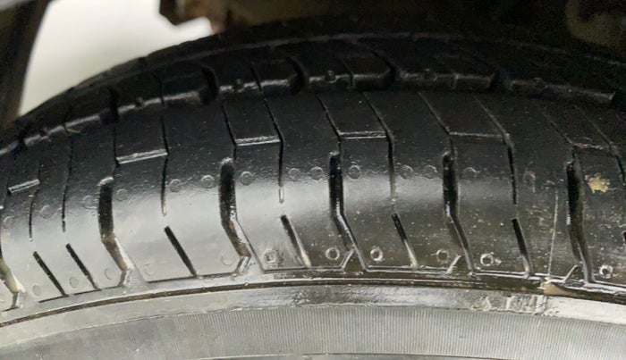 2016 Hyundai i10 MAGNA 1.1, Petrol, Manual, 71,908 km, Left Front Tyre Tread