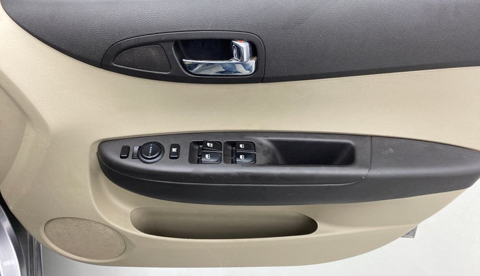 2014 Hyundai i20 MAGNA O 1.2, Petrol, Manual, 84,953 km, Driver Side Door Panels Control