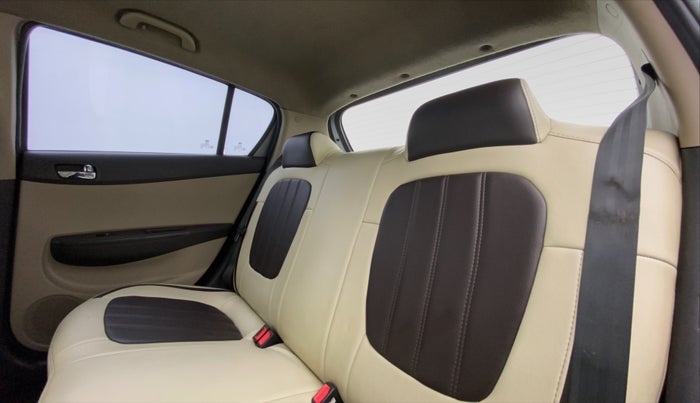 2014 Hyundai i20 MAGNA O 1.2, Petrol, Manual, 84,953 km, Right Side Rear Door Cabin