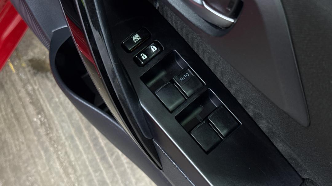 2016 Toyota Corolla Ascent Sport, Automatic, 109910 km, Drivers Side Door Panel Controls