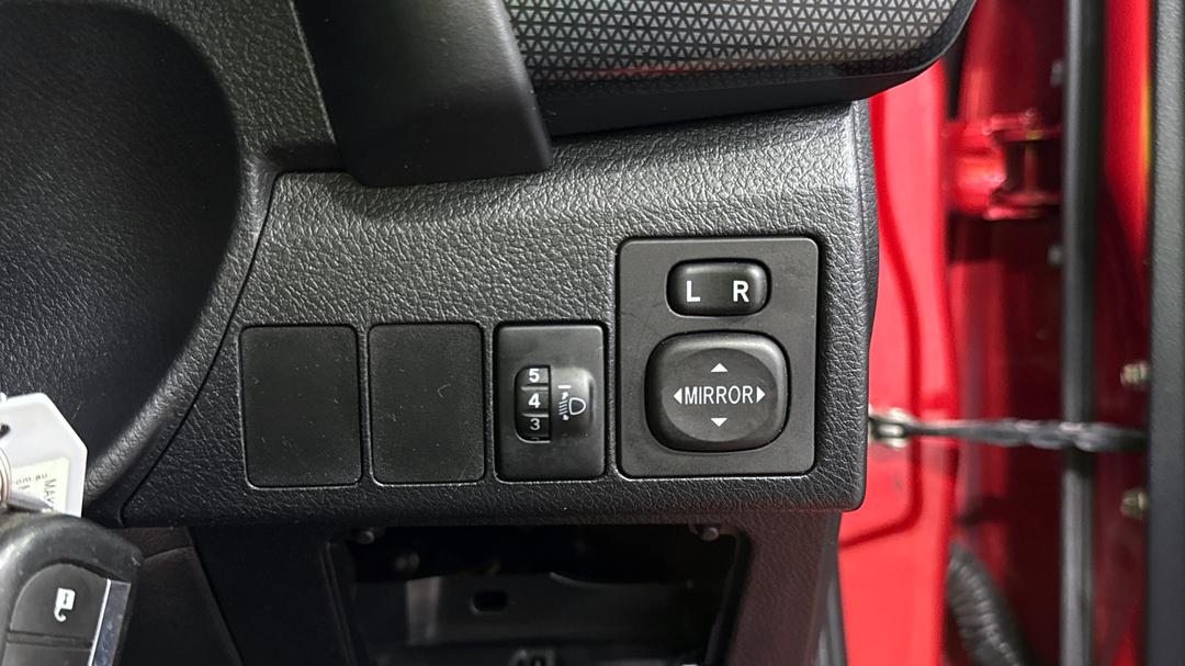 2016 Toyota Corolla Ascent Sport, Automatic, 109910 km, Utility Switches/Buttons
