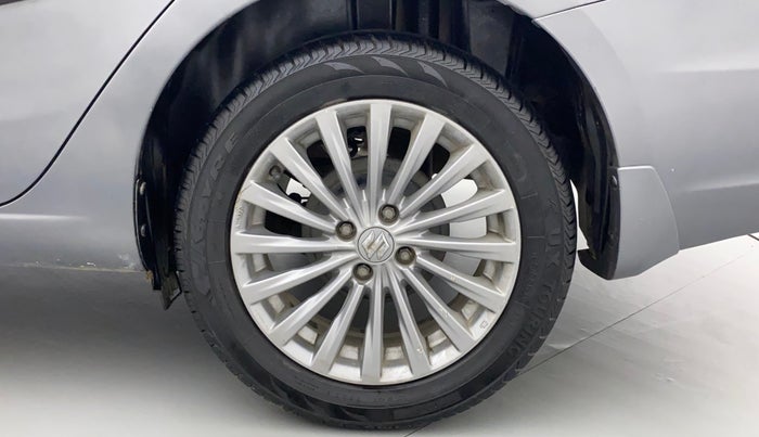 2015 Maruti Ciaz ZDI+, Diesel, Manual, 1,02,940 km, Left Rear Wheel