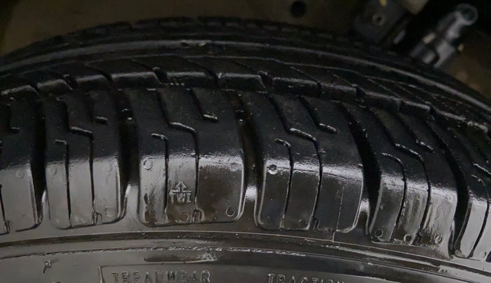 2014 Maruti Swift VXI, Petrol, Manual, 32,231 km, Right Rear Tyre Tread