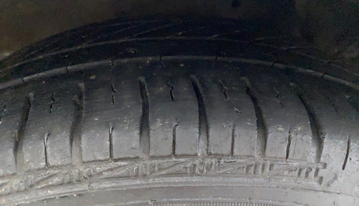 2018 Hyundai Eon ERA PLUS, Petrol, Manual, 53,116 km, Left Front Tyre Tread