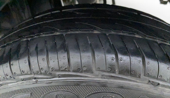 2016 Maruti Alto 800 LXI, Petrol, Manual, 58,943 km, Left Rear Tyre Tread