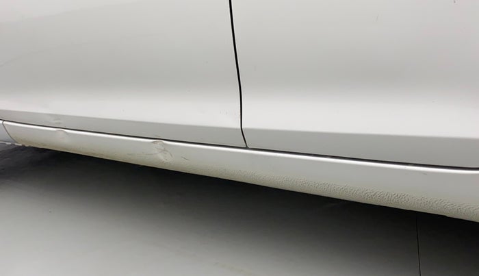 2017 Maruti Swift LXI (O), Petrol, Manual, 43,232 km, Left running board - Minor scratches