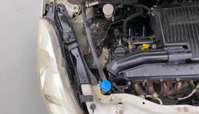 2017 Maruti Swift LXI (O), Petrol, Manual, 43,232 km, Right headlight - Clamp has minor damage