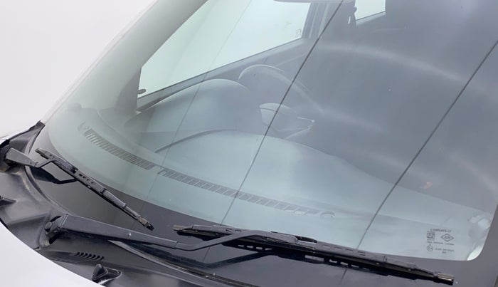 2017 Maruti Swift LXI (O), Petrol, Manual, 43,232 km, Front windshield - Minor spot on windshield