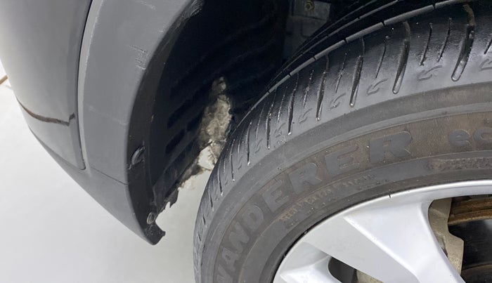 2021 Mahindra XUV 3OO W8 PETROL MT, Petrol, Manual, 10,938 km, Left fender - Lining loose