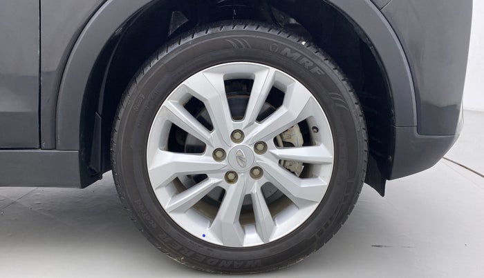 2021 Mahindra XUV300 W8 PETROL MT, Petrol, Manual, 10,938 km, Right Front Wheel