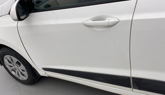 2016 Hyundai Xcent S 1.2, Petrol, Manual, 70,978 km, Front passenger door - Minor scratches