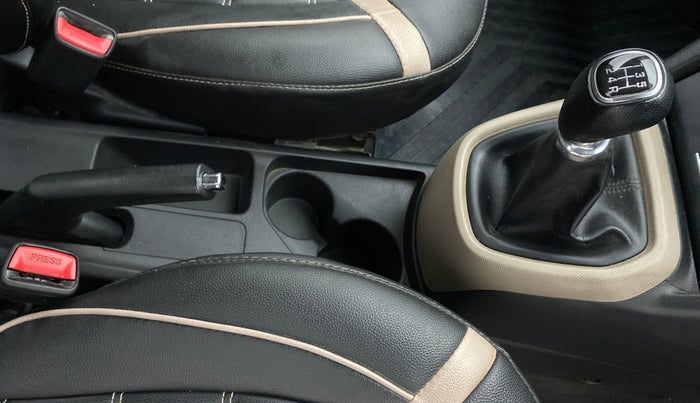2016 Hyundai Xcent S 1.2, Petrol, Manual, 70,978 km, Gear Lever