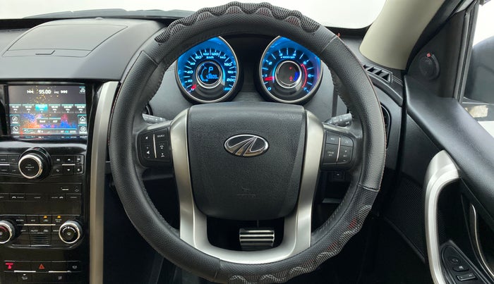 2018 Mahindra XUV500 W11 (O) AT, Diesel, Automatic, 44,043 km, Steering Wheel Close Up