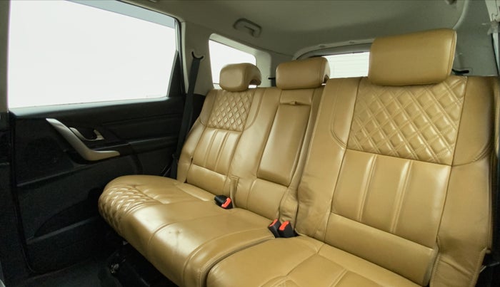 2018 Mahindra XUV500 W11 (O) AT, Diesel, Automatic, 44,043 km, Reclining Back Row Seats