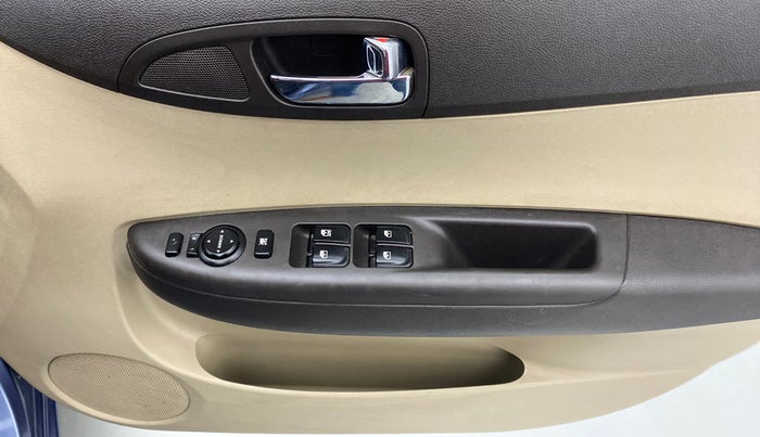 2014 Hyundai i20 MAGNA O 1.2, Petrol, Manual, 23,787 km, Driver Side Door Panels Control